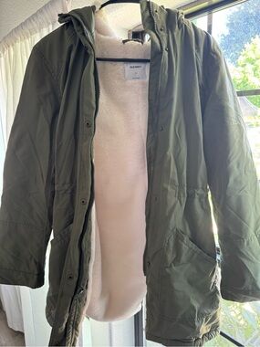 Old Navy Olive Green Parka with Cream Faux Fur Lining
